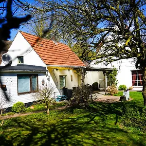 Gemuetliches Haus Mit Grossem Traumhaften Garten Ferienhaus