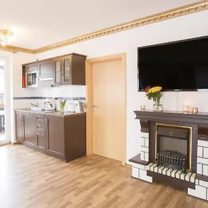 Golden Gapa Central Family 8 Apartment